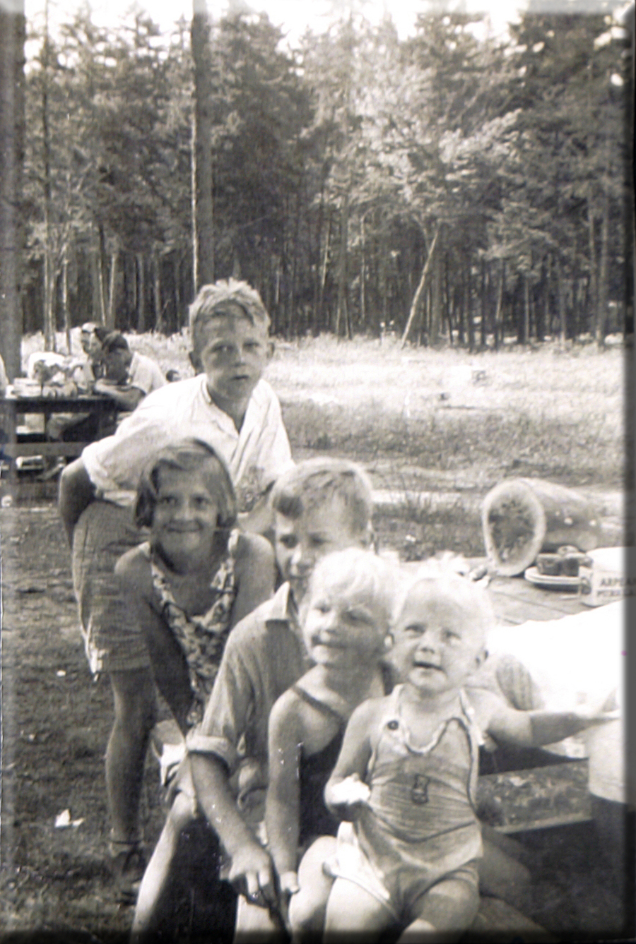 Children circa 1946