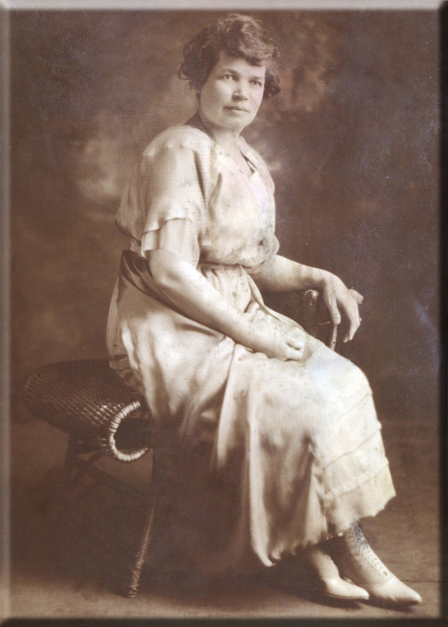 Alma circa 1918