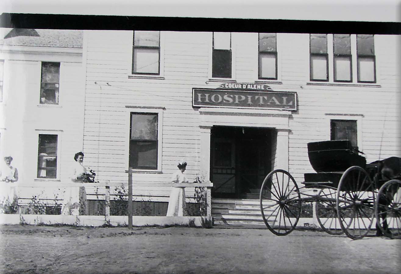 Horse and buggy and nurses in front of hospital