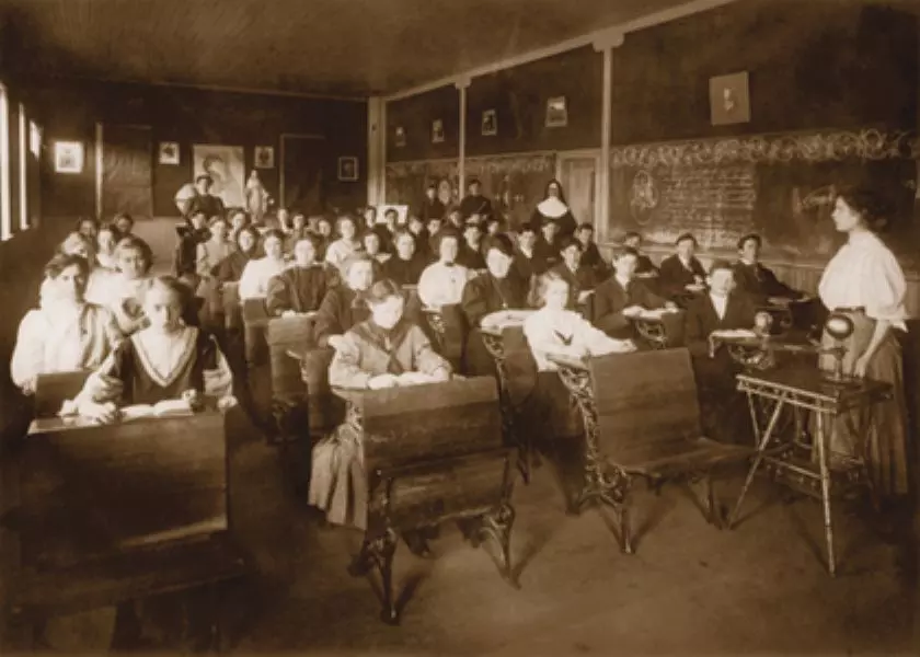 Academy of the Immaculate Heart of Mary juniors and seniors circa 1906