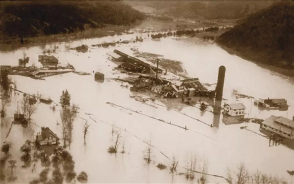 Winton Lumber Company flooding